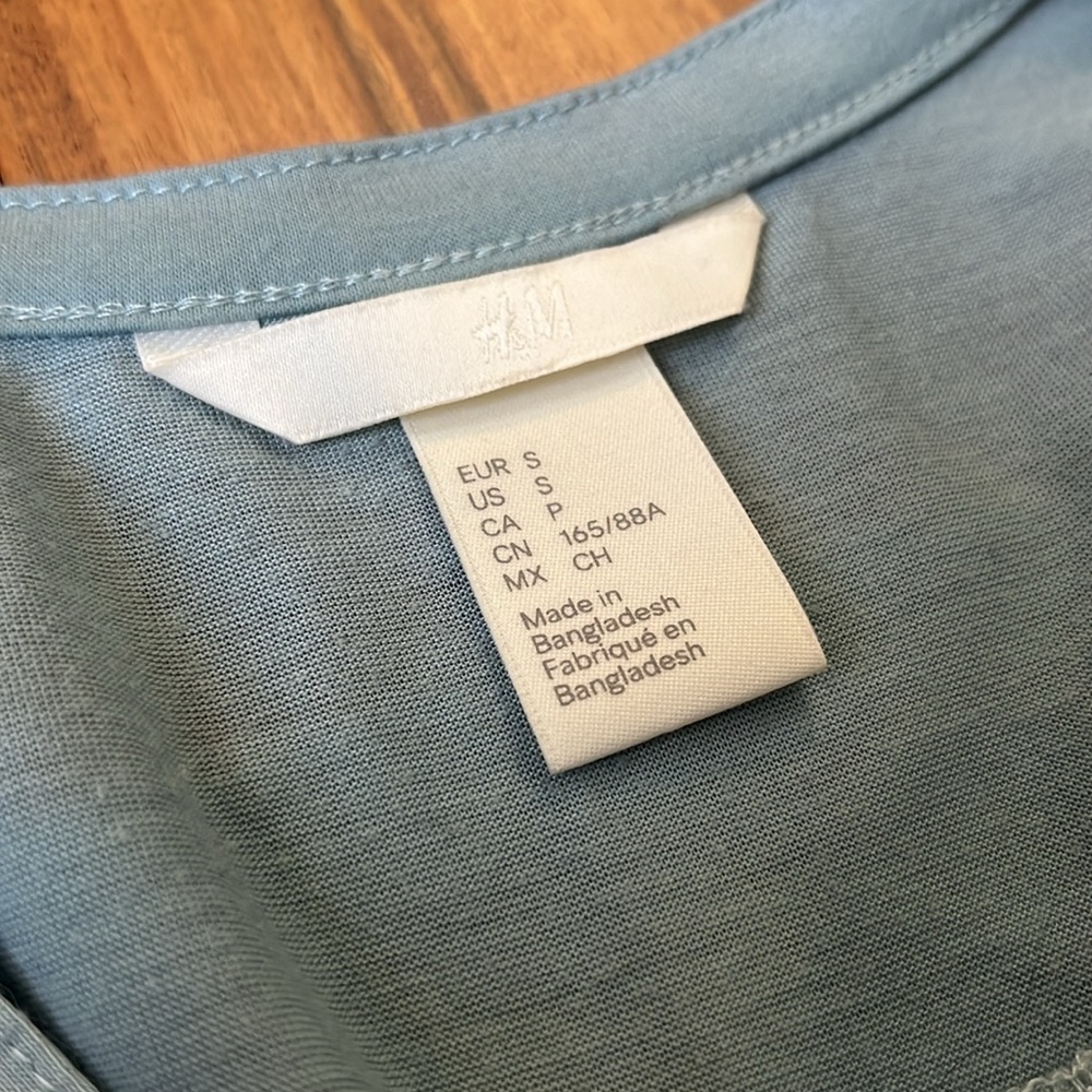H&M Top - Picture 2 of 3